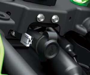 USB Outlet (Under seat)